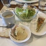 アチェーロ - 前菜 魚介のチャウダー、サラダ、キッシュ、バゲット、パリパリチーズ