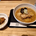 寅乃虎 - 味噌ラーメン＋ランチチャーシュー丼