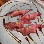 焼肉処 たつ吉 - 特選ロースの炙り寿司