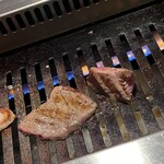 Yakiniku To Horumon Shima - 