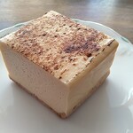 カフェダンデライオンのおやつ工房 - ベイグドチーズケーキ　プレーン