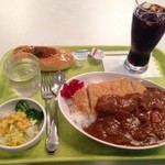 九段第二合同庁舎　喫茶店 - カツカレーセット（６８０円）とスパゲティパン（１８０円）