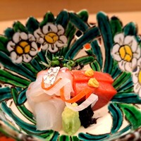 赤坂 菊乃井 - ●向付 
                    「明石天然鯛　鮪　黄身醤油　あしらい一式」