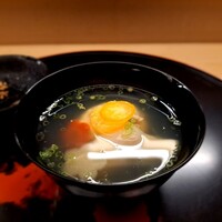 赤坂 菊乃井 - ●蓋物
                      「海老真丈うす葛仕立て  のし餅  蓮根  唐墨  梅大根  梅人参  金柑 芹」