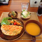 maru CAFE - 料理写真:オムライス￥930