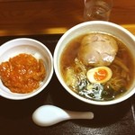 Chuukachuuboukatagiri - なんかお腹がすいていたのでボリュームのあるラーメンに小どんぶりのセットにしました。