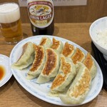 Yokohama Tonton - 餃子（5個入り）¥320×2、小ライス¥160、ビール（中）¥470