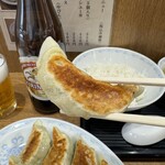 Yokohama Tonton - シャッキリ野菜にもちもちの皮、香ばしい焼き目でビールが進みます。