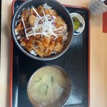 豚丼と摩周そば くまうし - 