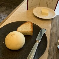 メインダイニング いと桜 - パンもバターも良きです。