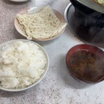 Iga Shokudou - 定食につくご飯と味噌汁+別注文のうどん玉