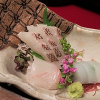 うなぎ割烹 大江戸 - 平目　鯛　白いか　あしらい一式
                  