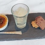 ラ・ブランシュ - クレームブリュレ、八角のグラニテ、チョコレートケーキ