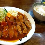 食堂 ゝ月 - ポークチャップ定食の全体、味噌汁は画面外(笑)