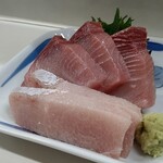 Ekimae Sakaba - 寒ブリ刺身　600円