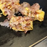 鶴橋風月 桃谷店 - 卵と中の分厚い豚バラがプリンっとしていて美味しい