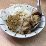 麺屋ガテンの乱 - 肉入り追い飯
            ¥150