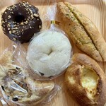 おかもと製パン - チョコドーナツW/ガーリックフランス/天使のチョコリング/くるみレーズンはちみつ風味/ゴーダチーズブレッド