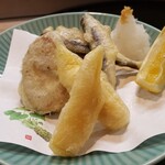 末広寿司 - 筍(熊本産)、稚鮎(琵琶湖産)とあん肝の天ぷら
