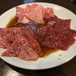 焼肉 燕 - カルビ、ハラミ、ロース