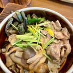 山がや - 料理写真:とり肉の釜めし