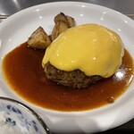 ステーキハウス 牛の松阪 - ここのハンバーグは肉汁ドバ系じゃなくて、肉肉しいパテで肉自体の旨味で食べさせるタイプ。本当に肉が美味しい。