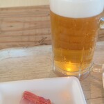 おさしみ天国・小田原海鮮ゴーゴー - ビールにはおまけで金目鯛の刺身がついてくる