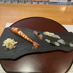 創作料理 花ゆい - イカシャケ、車海老、ヒラメとキャビア
            ヒラメと桜の葉っぱ、ヒラメとシャケ