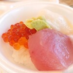 おさしみ天国・小田原海鮮ゴーゴー - 丼にも出来る。いくらはひとりスプーン1杯だけ。