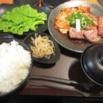 焼肉特急 - ジューシーハラミ炎鶏モモランチ(1280円)