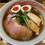 麺や凛 - 醤油らーめん(大盛)味玉トッピング。