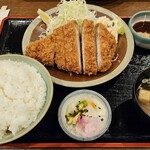 とんかつちとせ - ロースかつ定食（200g）ご飯大盛