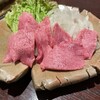 Nikuryouri Yasuda - “タンの刺身”。美しい色味！新鮮さの証。味わい少し粘りあっていい食感。しかし全く脂っぽくサクッとした歯応え。ホンマ美味〜い！