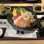 魚屋の居酒屋 魚錠 - 海鮮丼定食