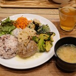 祇園茶寮×タニタカフェ - 料理写真:ゴルゴンゾーラチーズのハンバーグプレート