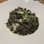 ボーノ - ネーロ（イカとイカ墨のクリームソース）