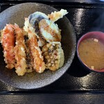 Tenya Kisuke - 天丼（えび２、いか、かにかま、野菜）９５０円