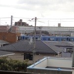 スタジオディー - すぐ近くを通る阪神電車