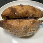 パン工房クルール - あんバターチャバタ　２９０円