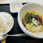 レストラン 冨 - ランチセットの汁なし担々麺(1玉L)とライス