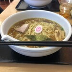 らーめんどんぐり - らーめん（中）、850円。