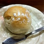 ママン - 香ばしく温かいパン