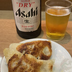 狸小路 - 皮から手作りの餃子二個