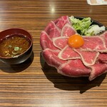 Nikutareya - 「鹿児島県産 黒毛和牛ローストビーフ丼 肉1.5倍盛り　中」