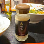 三田製麺所 - 続いて「鰹塩」で味変してみます