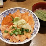 磯丸水産 - サーモン三色丼
