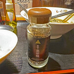 三田製麺所 - 続いて「黒胡椒」で味変してみます