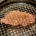 Gyuugin - なぜか黄身まるだけは店員さんが焼いてくれます。