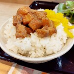 台湾バーガー 福包 - 魯肉飯（小）