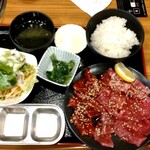 国産牛手切り焼肉 ミート・ミート - 牛タン、ロース、ハラミ定食　2,100円